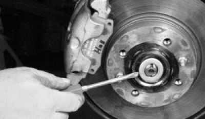 6. Снимите упорную шайбу.