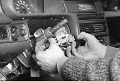 Как снять замок зажигания 2115 Removal and installation of the ignition lock (VAZ-2115 "Samara-2" 1997-2012 / E