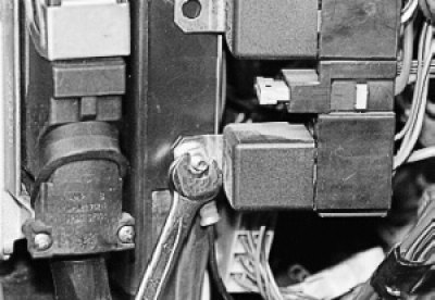 Где находится реле системы управления двигателем Replacing the fuses and relays of the engine management system (VAZ-2115 "Samara