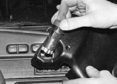 5. Install the hazard warning switch and all removed parts in the reverse order of removal.