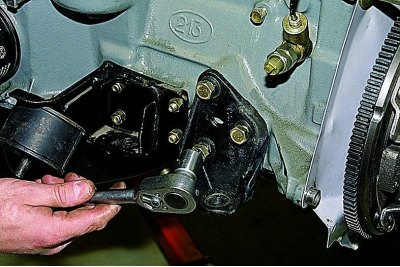Prije rastavljanja očistite motor od prljavštine.