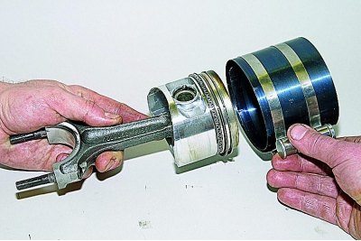 Prije ugradnje CVG dijelova, podmažite motornim uljem cilindre, klipove s prstenima i ležajeve…