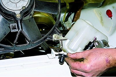 ...и извадите га из моторног простора.