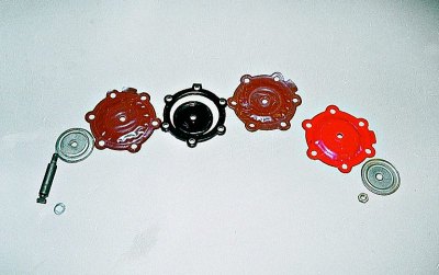 Pomoću ključa od 8 mm odvrnite maticu za pričvršćivanje šipke...