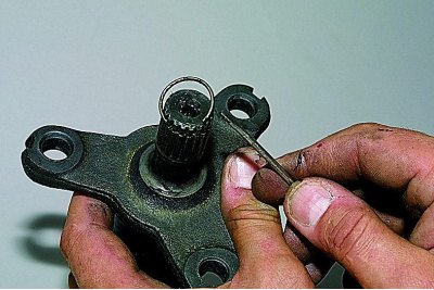 Uklonite gumeni zaštitni poklopac.