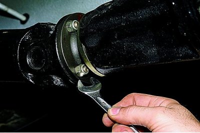 Pažnja! Radove izvodimo na revizijskoj jami ili liftu.