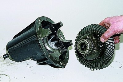 Jeżeli nie wymieniamy łożysk mechanizmu różnicowego, to oznaczamy ich pierścienie zewnętrzne, aby…