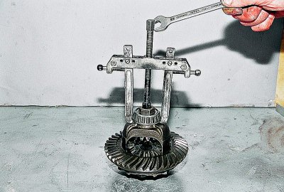 Aby zdemontować mechanizm różnicowy…