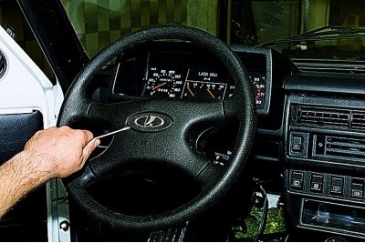 Odvojite negativni kabel od akumulatora.