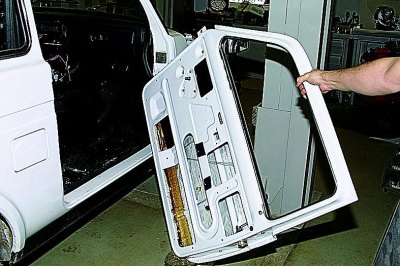 …і два шрубы мацавання ніжняй завесы.