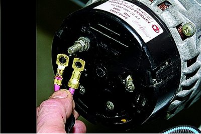 Having moved the rubber cover, using a 10 mm wrench, we unscrew the nut securing the wires to…