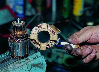 We assemble the starter in reverse order.